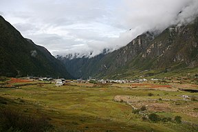 Siedlung Langtang (2007) vor der Zerstörung durch eine Lawine