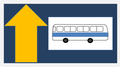 Ευθεία μπροστά βέλος - Πινακίδα καθοδήγησης λεωφορειακής γραμμής του ΟΑΣΑ (με νέο διάγραμμα, χωρίς αρίθμηση γραμμής).