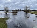 Blick von der Stauanlage auf das beim Weihnachtshochwasser 2023 gefüllte Becken in Richtung Norden; Pegelstand 1,20 Meter