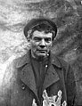 Temmuz Günlerinden sonra Geçici Hükümet tarafından arandığı için kıyafet değiştiren Lenin perukla (Finlandiya, 11 Ağustos 1917)