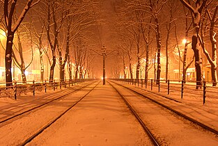 Ulica Józefa Dietla w zimowej scenerii