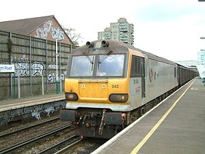 CC 92043 „Debussy“ der SNCF im Londoner Bahnhof Wandsworth Road (2004)