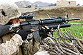 M16A4 silahı ile atış yapan bir Asker. 9 Mart 2005, Afganistan