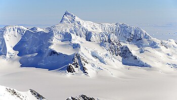 Foto: NASA Fjellparti på Aleksanderøya.