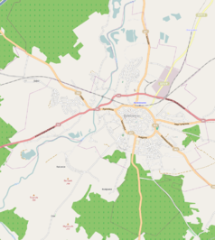 Mapa konturowa Bolesławca, blisko centrum na prawo znajduje się punkt z opisem „Bolesławiec”