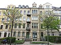 Mietshaus in geschlossener Bebauung mit Vorgarten