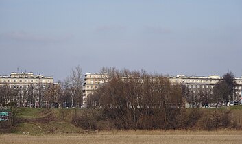 Zabudowa Placu Centralnego widziana z Łąk Nowohuckich