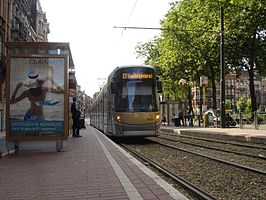 Tram 23 richting Vanderkindere aan de halte Prinses Elisabeth.