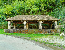 Fountain and lavoir (Photo: Thomas Bresson)