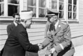 Emin el-Hüseyni Heinrich Himmler ile tokalaşıyor, 1943