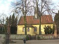 Ev. Pfarrkirche mit Kirchhof und Gedenkstätten