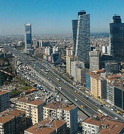 Mecidiyeköy Metrobüs durağı.