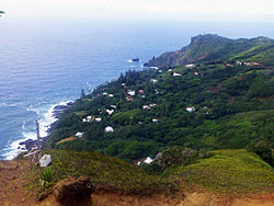 Blick auf Adamstown und die Bounty Bay