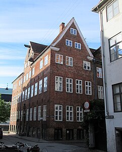 Corner of Magstræde (right) and Knabrostræde (left)