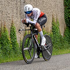Josie Talbot während des Einzelzeitfahrens der Tour de France Femmes 2023