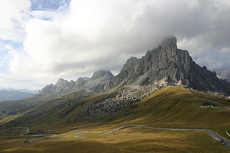 İtalya'nın Veneto bölgesinde bulunan Passo di Giau (Giau Geçidi) ve Monte Nuvolau (Nuvolau Dağı). (Üreten:Frisia Orientalis)