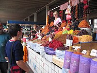 Obststand in einer Tifliser Markthalle