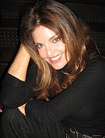 Tracy Scoggins, Darstellerin von Elizabeth Lochley