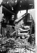 Καταστροφή μιας από τις χριστιανικές σχολές της πόλης, 2 Οκτωβρίου 1917 (8 νεκροί), προπαγανδιστική φωτογραφία για να κατηγορηθούν οι Σύμμαχοι.