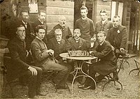 1887: Bondswedstrijd te Amsterdam. Staand v.l.n.r.: Benima, Süssholz, Veraart, Tresling, Olland, Anton van Foreest. Zittend v.l.n.r.: Pinedo, Loman, Tinholt, Rothe, Dirk van Foreest.[36]