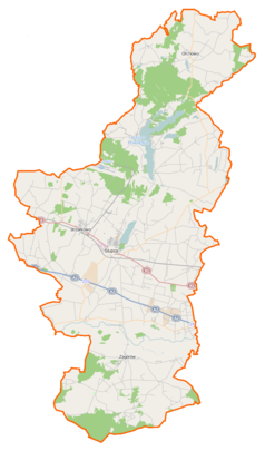 Mapa konturowa powiatu słupeckiego, po lewej znajduje się punkt z opisem „Staw”