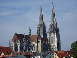 De dom vanuit het noordoosten, met de romaanse Ezelstoren