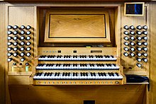 Spieltisch der Schuke Orgel in der Pfarrkirche Unsere Liebe Frau in Würzburg