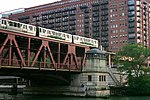 A westbound Green Line train crosses the south fork of the Chicago River, 2004