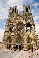 S. 66/67/72 - Reims, Kathedrale, untere Westrose ab 1255, obere von Bernhard de Soissons um 1270 außen/Gesamtfassade