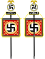 NSDAP mensuplarının yürüyüşlerde taşıdıkları flama (Hitler'in kişisel sembolü)