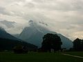 Deutschland, Alpen, Zugspitze im Wolkendunst