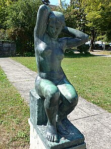 Skulptur, Femme assise, 1933 von Ernst Suter (1904–1987) im Park des Kunstmuseums Solothurn. (Alexis Rudier 1874–1952 Paris).