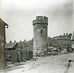Der Hexenturm in Treysa 2018 (links) und um 1900 (rechts)
