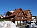 Liegenschaft Herbrig 21, rechts das alte Wohnhaus.