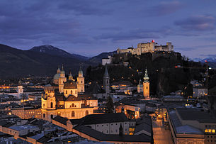 Altstadt von Salzburg bei Nacht