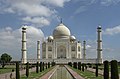Το Ταζ Μαχάλ, διασημότερο μαυσωλείο του κόσμου, στην Άγκρα της Ινδίας, που χτίστηκε από τον Σάχη Τζαχάν για την αγαπημένη του Μουμτάζ Μαχάλ.