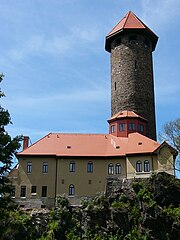 Schlossturm Auerbach als Rest der abgegangenen Burg