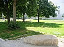 Findling mit Inschrift „Harry-Bresslau-Park“