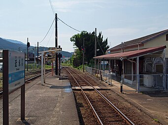 View of station looking in the direction of Fukata. In the centre can be seen the path used to cross the track to access the platform from the station building.