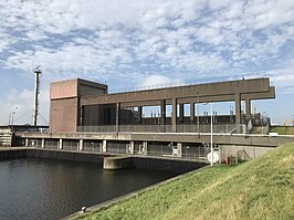 Het Gemaal IJmuiden gezien vanaf de landzijde.