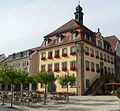 Neckarsulmer Rathaus: Vorn der alte Teil (1782), links die Erweiterung (1985)