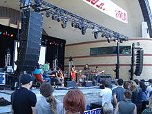 Ohbijou performing in 2007 in London, Ontario.