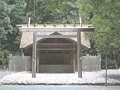 Im Tsuchi-no-miya wird Otsuchi-mioya, der Kami der Gegend um den Gekū, verehrt.