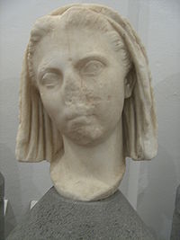 Gesluierd hoofd uit Rusellae, geïdentificeerd als Vipsania Agrippina (Museo Nazionale Archeologico delle Marche in Grosseto).