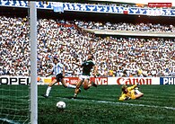 1986 finalinde Arjantinli Jorge Burruchaga, 84. dakikada Batı Almanya'ya attığı golle skoru Arjantin lehine 3–2 yaparken.