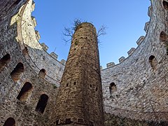 Hisarın içindeki Zağanos Paşa Kulesi