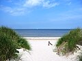 Strandzugang, von Dünen gesäumt