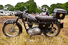 Matchless G3/LS uit 1959, met het in 1958 geïntroduceerde aluminium deksel van de primaire ketting.