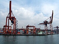 Haydarpaşa Limanı yalnızca İstanbul'un değil, Marmara'nın de en büyük konteyner limanıdır.[171]