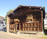 Das Geburtshaus Huldrych Zwinglis in Lisighaus, Wildhaus, ist ein Beispiel eines Tätschhauses, wie es vor dem Dreissigjährigen Krieg im Toggenburg üblich war.[1]